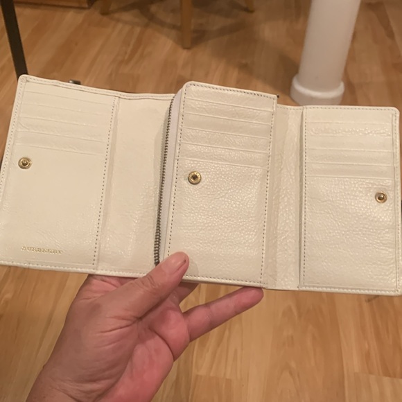 BURBERRY WOMEN’S LEATHER TRI-FOLD WALLET - Picture 7 of 12